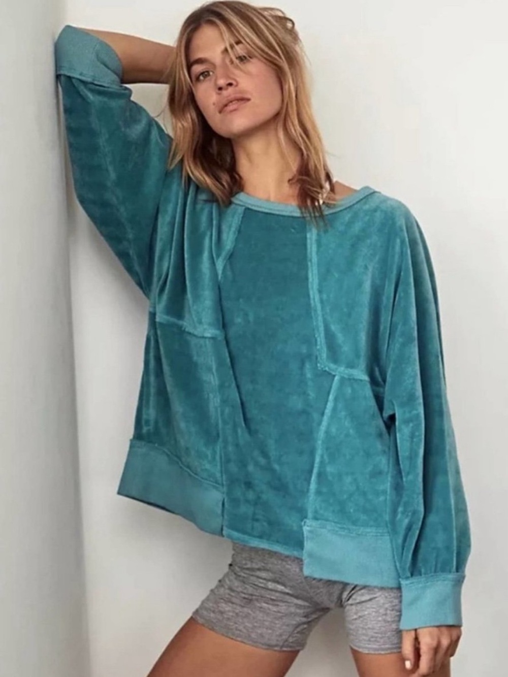FREE PEOPLE Movement ‘Strive On’ Velour Oversized Sweatshirt Women’s Size Medium